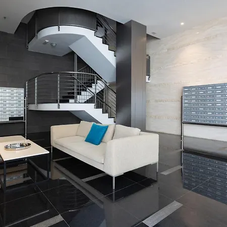 Jade Apartment *